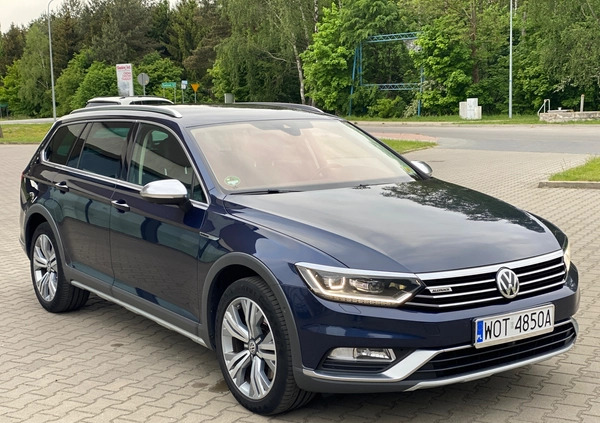 Volkswagen Passat cena 82900 przebieg: 220000, rok produkcji 2016 z Gryfice małe 781